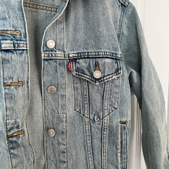 Levi's Jackets & Blazers - Levi's Ex-Boyfriend Trucker Jacket in Dream of Life wash, size XS